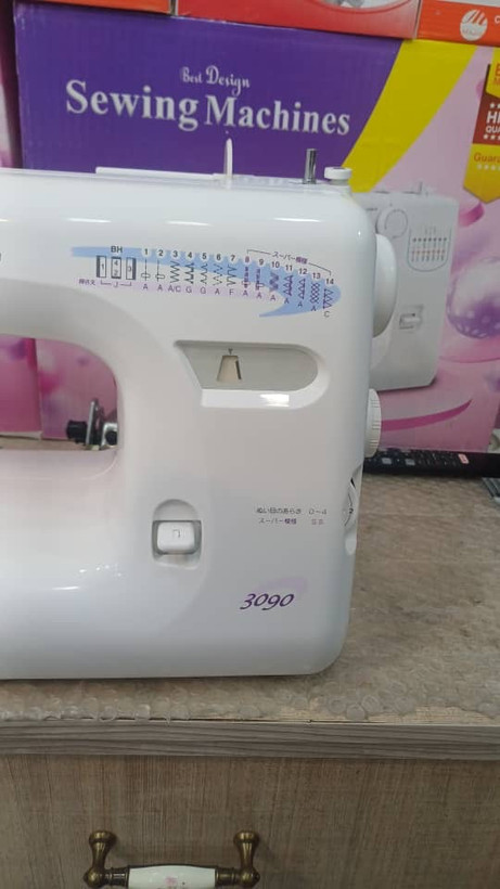 چرخ خیاطی برند ژانومه مدل ۳۰۹۰ با قابلیت ۲۲ مدل دوخت